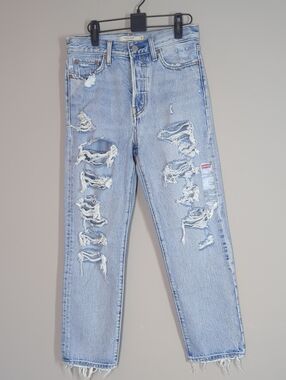 Levi's Women's Wedgie Straight Light Wash Distressed Boyfriend Jeans Nwt 26